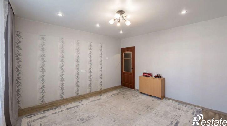 3-комн квартира микрорайон Университетский, 72