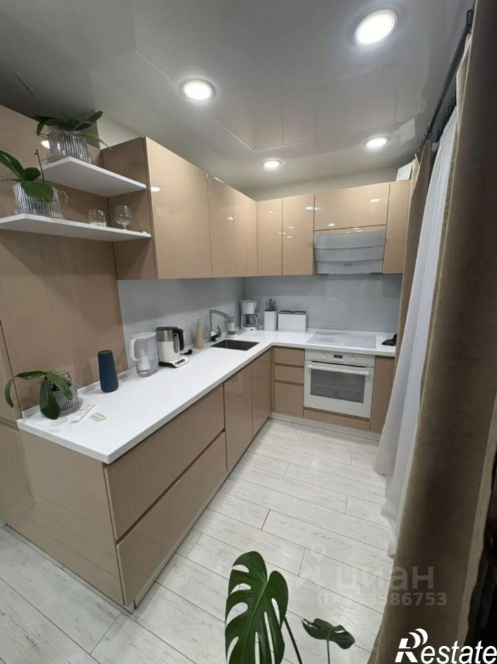 3-комн квартира ул Безбокова, 1,  д. 1