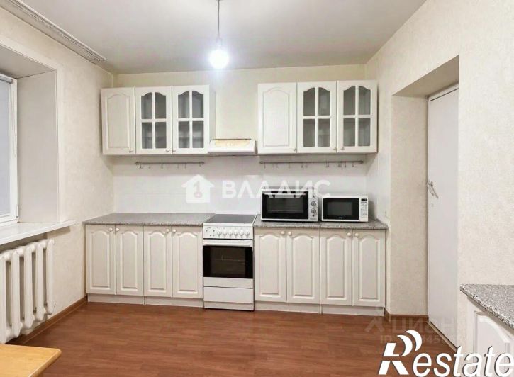3-комн квартира улица Безбокова, 7,  д. 7