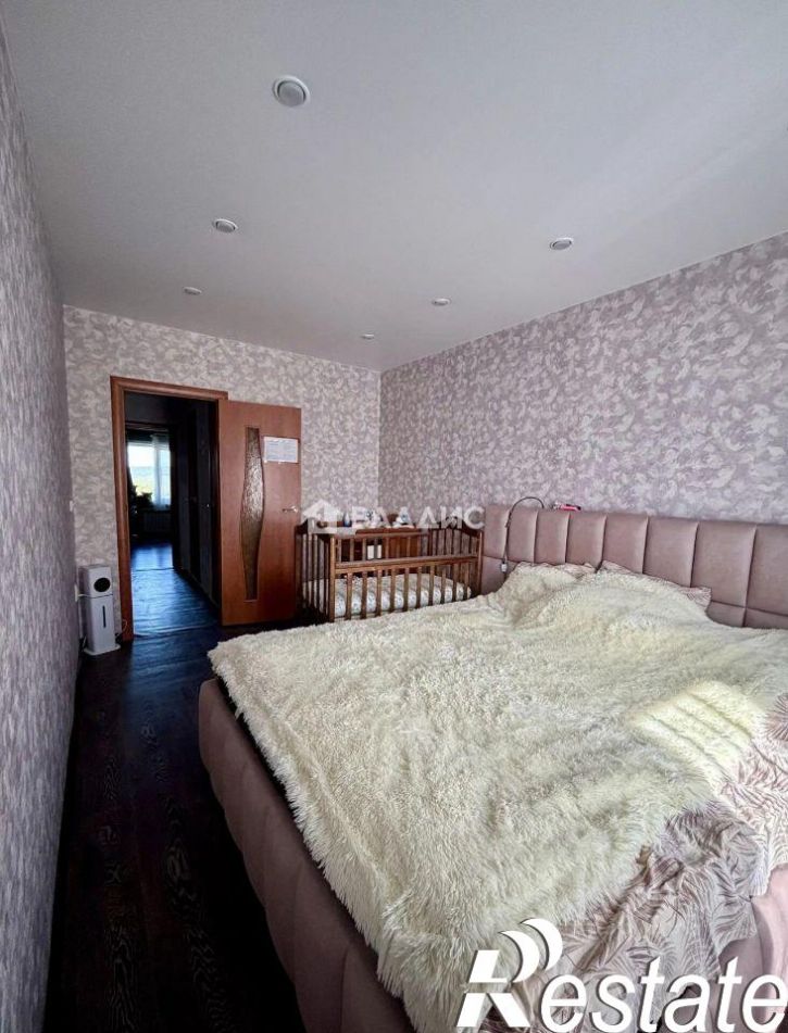 3-комн квартира микрорайон Зелёный, 27