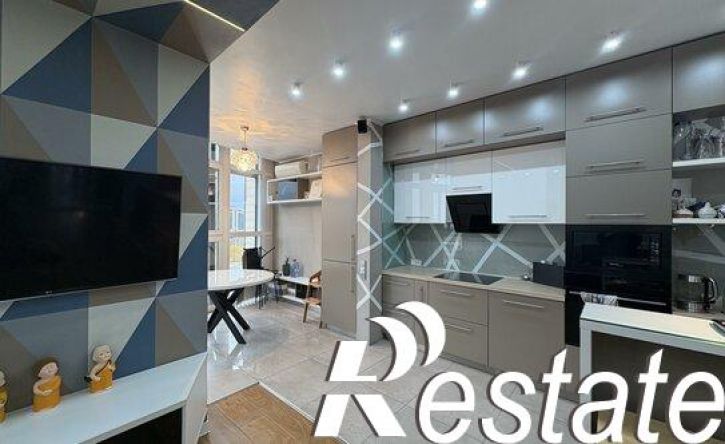 3-комн квартира улица Декабрьских Событий, 31,  д. 31